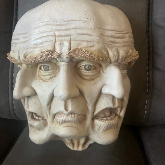 Design Toscano Faces of a Nightmare Gothic Wall Sculpture. Ancient Ivory. 9x8” - Picture 3 of 7